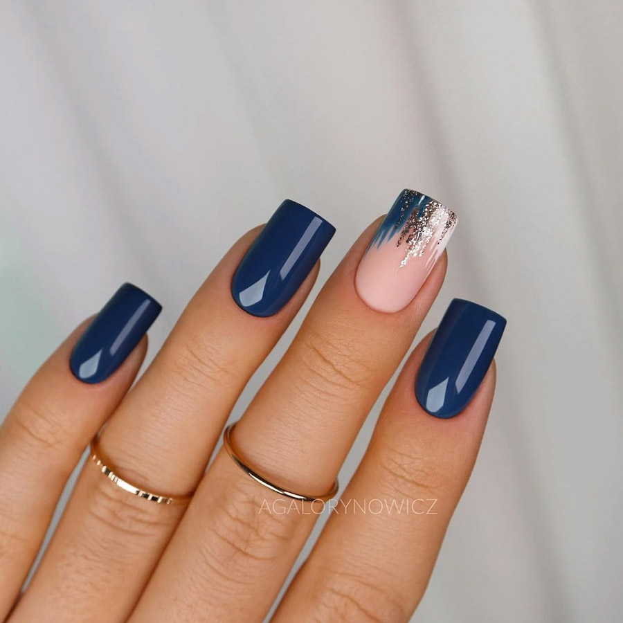 Navy blue nails are so matching this Summer